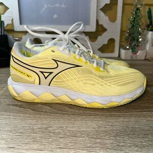 Mizuno Wave Enforce Tour 2 AC women's tennis shoes pale yellow color way Size 9